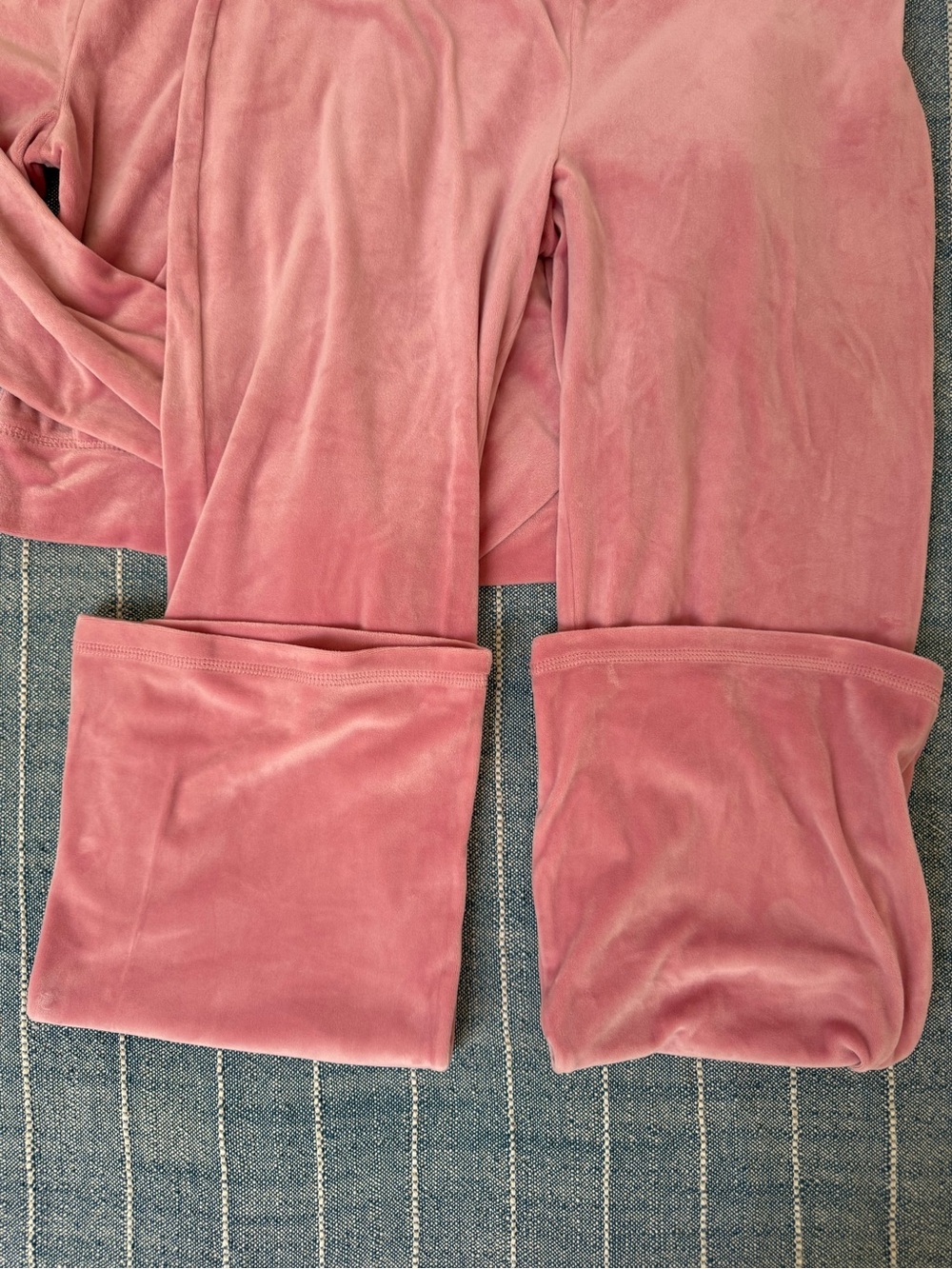 Juicy Couture Pink Velour Hoodie & Shorts Set - Picture 5 of 7